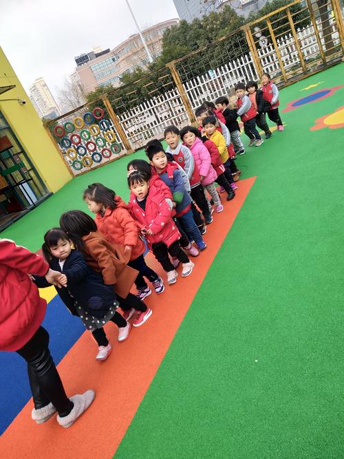 我是东方花园阳光幼儿园月亮三班的陈永钊!我要升中班啦!