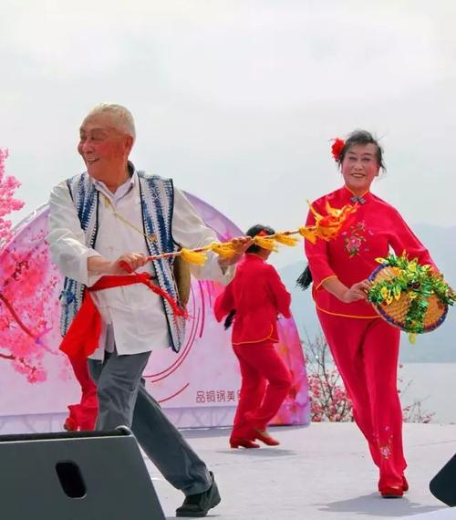 玉溪花灯:《耍耍澄江好风光》;表演嘉宾澄江县老年大学文艺队齐天大圣