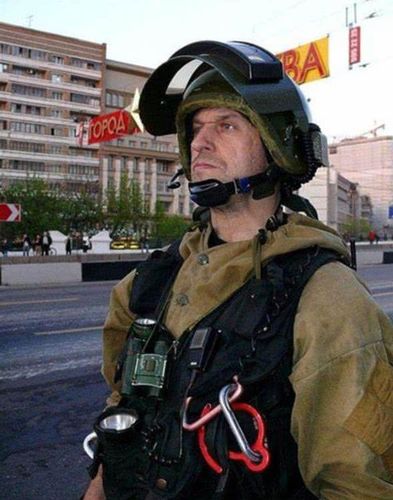 从钢盔到战术头盔,淘汰了电焊盔的俄军,如今头上戴的都是哪些头盔?