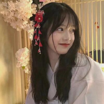 女生古风露脸头像