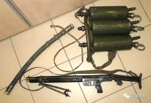 中国喷火器只能喷2次而外军可射18次,为何我军依然