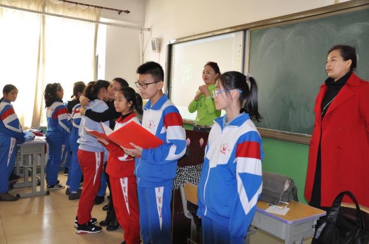 桦甸三中二年一七班"筑梦同心,携爱前行"主题班会.