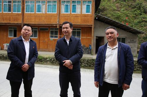 黎平县县委副书记县长王春雷带队赴榕江县三江乡指导脱贫攻坚工作