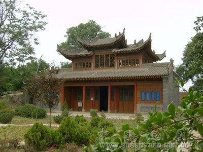 李靖故居位于三原县城北4公里处的鲁桥镇东里堡,始建于唐贞观年间,是