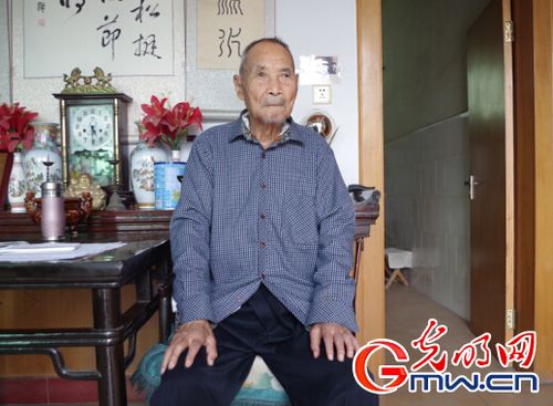 王清松英雄效命咫尺外榴花原是血染成