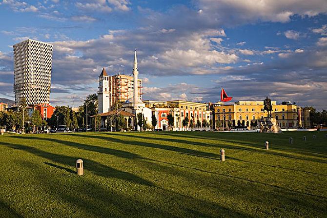  p>地拉那(tirana), a target="_blank" href="/item/阿尔巴尼亚