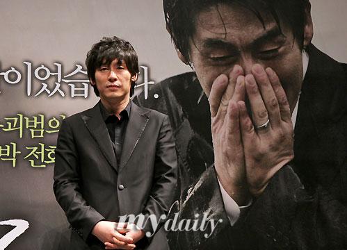 图文:《那个家伙的声音》--薛景求西装亮相