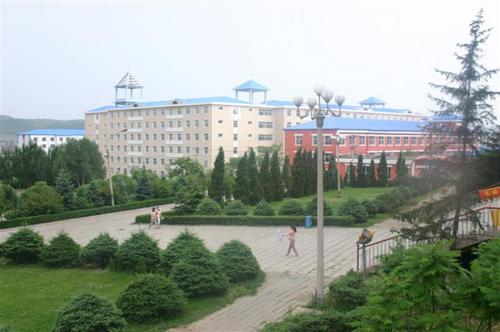 黑龙江工业学院