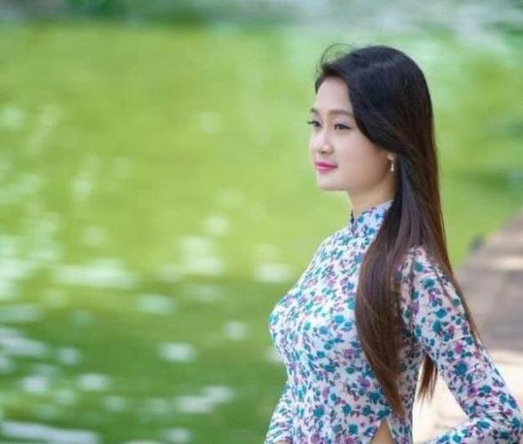 这才是真实的越南姑娘,眼前这一幕,看完都舍不得眨眼!