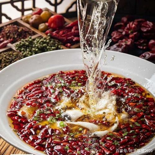 青麻椒50克,鲜麻椒50克,子弹头辣椒50克,灯笼椒50克,二金条辣椒100克