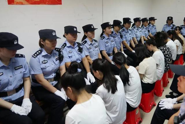 仙桃市扫黑除恶专项斗争暨反诈禁毒重点整治行动公开宣判大会举行 .