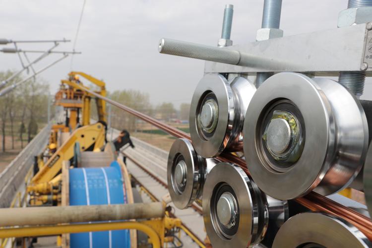 恒张力放线车放线传送中