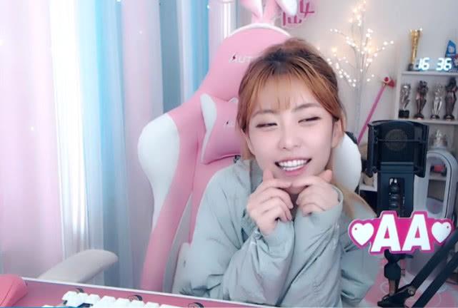 周淑怡直播吃鸡账号遭到封禁,说自己没有开挂,结果还是很真实