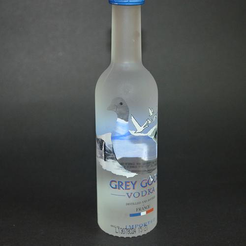 小样迷你瓶玻璃小瓶进口烈酒收藏 50ml 正品洋酒小酒版灰雁伏特加