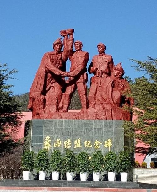 图|四川冕宁县彝海结盟遗址,刘伯承和彝族沽基家支首领小叶丹在海子边