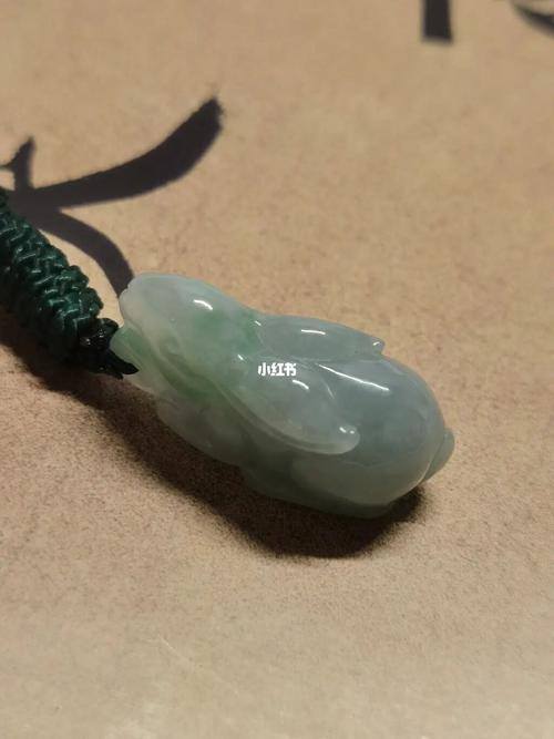 灵动的翡翠小仙兔子吊坠,可爱在吃草_翡翠_兔子_吊坠