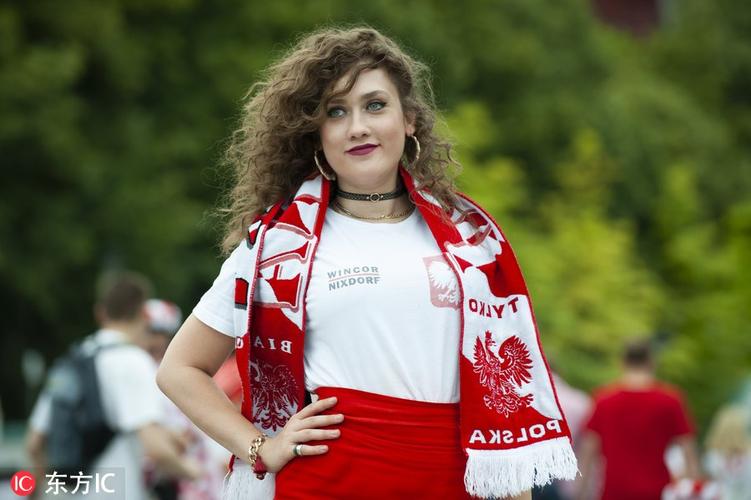 波兰人平均颜值到底有多高?看台身影一个比一个美