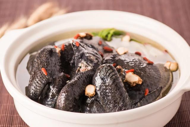 黄芪当归乌骨鸡汤