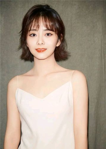 谭松韵精美壁纸:身材娇小玲珑,美丽可爱,很招人喜欢!
