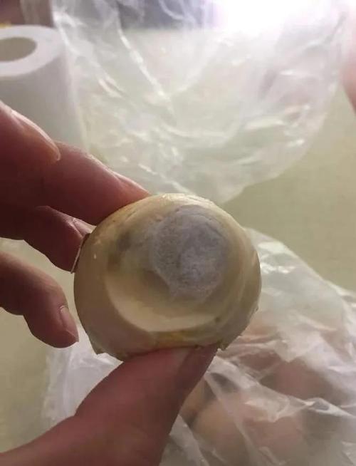 鸡蛋发霉变黑,长白毛.六安永辉超市又被投诉了!