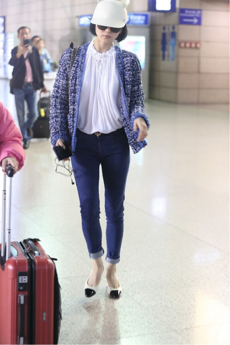 刘诗诗穿火了小香风外套配牛仔裤清新脱俗很有名媛范