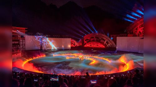 黔东南州西江盛典:全球首部大型山水实景演出,苗族本土歌舞秀