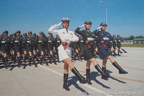 魏韵萧三军女兵方队领队——谭艳梅训练中的预备役方队训练中的女民兵