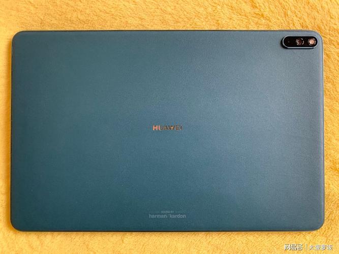 matepad pro的配色和材质可以说是沿袭了mate30系列手机,尤其是青山黛