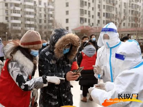 高清组图|手机扫码,压茬推进!石家庄二次核酸检测快而有序