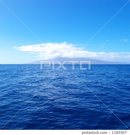 photo : southern country, the vast ocean, roofed patio