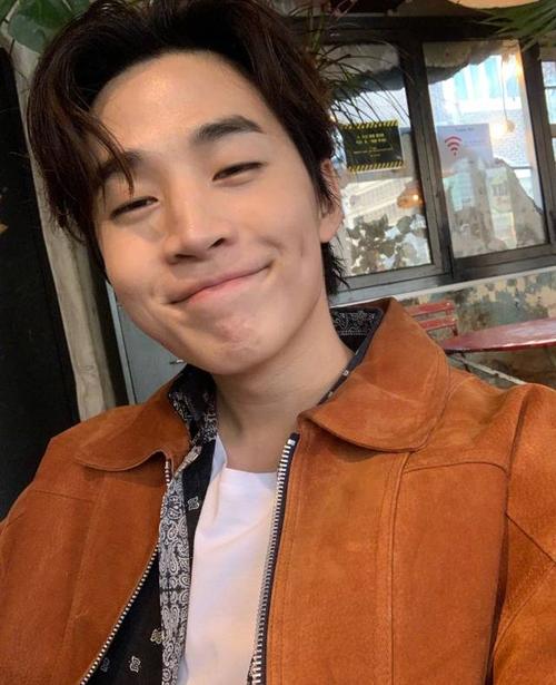 刘宪华晒自拍,微笑可爱,期待影片《征途》早日上映