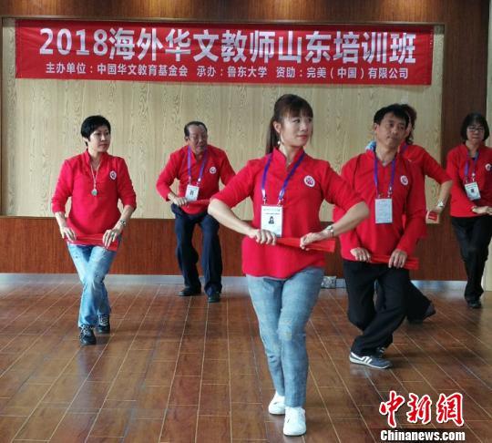 2018海外华文教师山东培训班日前在鲁东大学开班. 张玉雷 摄