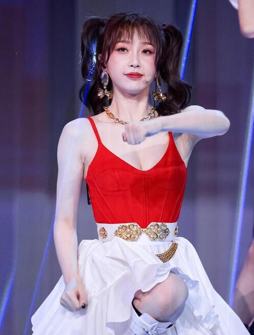 the9演唱会一言难尽!刘雨昕全开麦,喻言被欺负差点发飙,虞书欣被吐槽