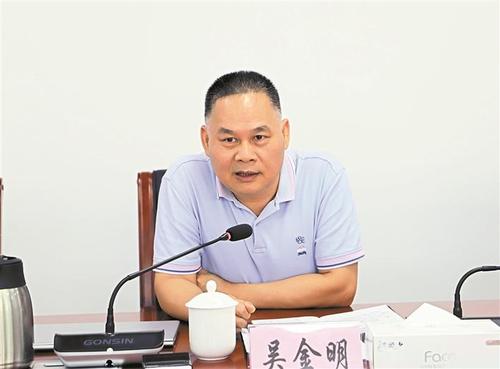 龙华区福城街道党工委书记吴金明