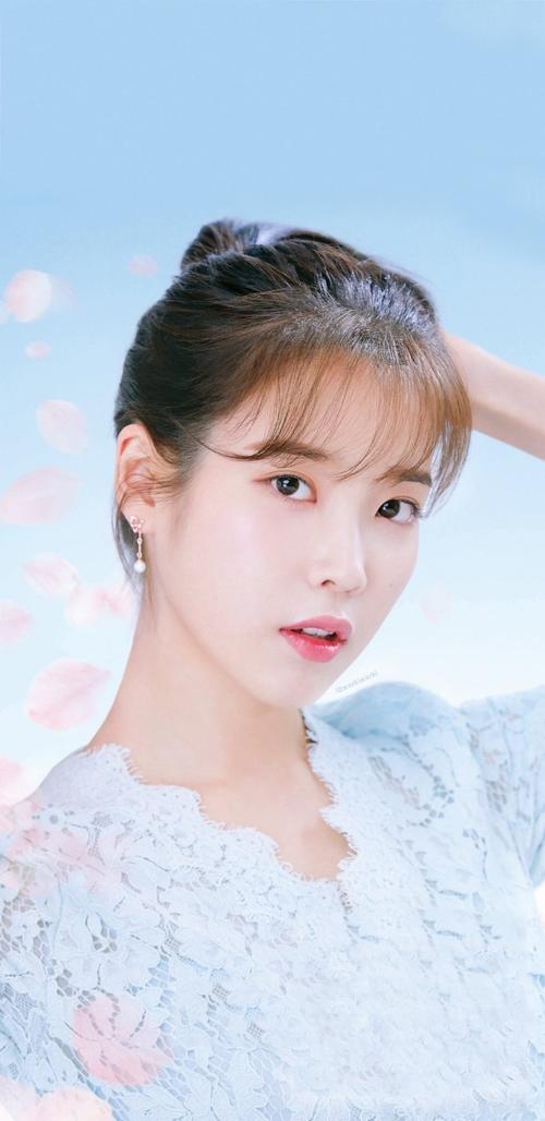 iu再次被选为烧酒品牌真露代言人