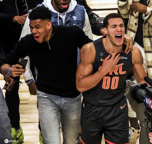 虽然在比赛中送出了5记满分的扣篮,但是阿隆-戈登依旧未能加冕扣篮