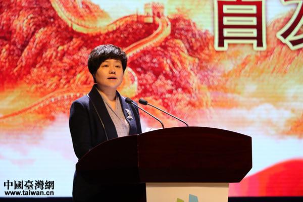 中共淮安市委副书记,代市长蔡丽新在活动中致辞.