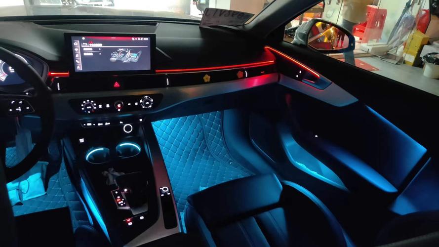 20款奥迪a4l内饰太过于枯燥怎么办氛围灯