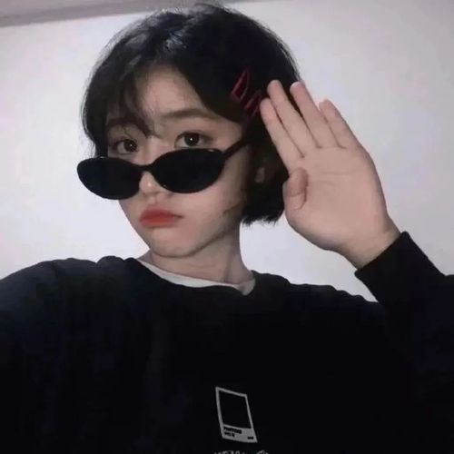 短发女生头像——剪短了头发 剪断了牵挂