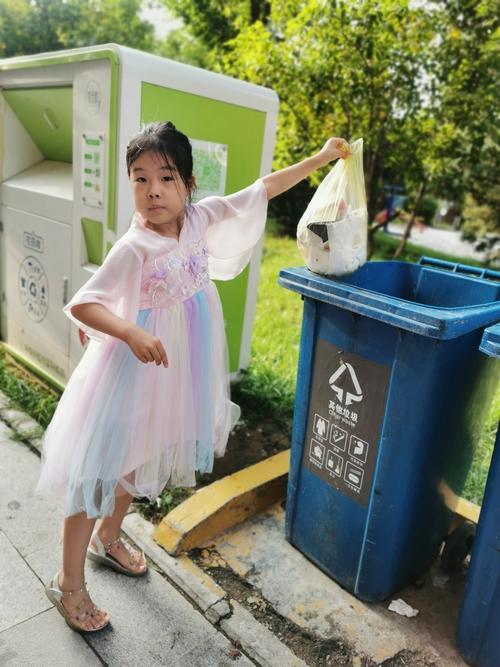 【新秀环保】学会垃圾分类 共创文明城市——新秀学校一年级6班李恩可