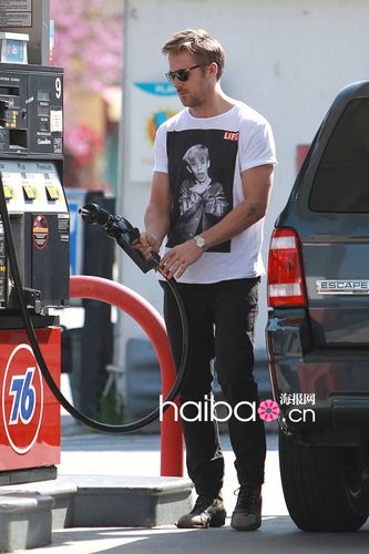 最新欧美型男明星街拍合辑:帅哥健身忙 奶爸最有爱(图