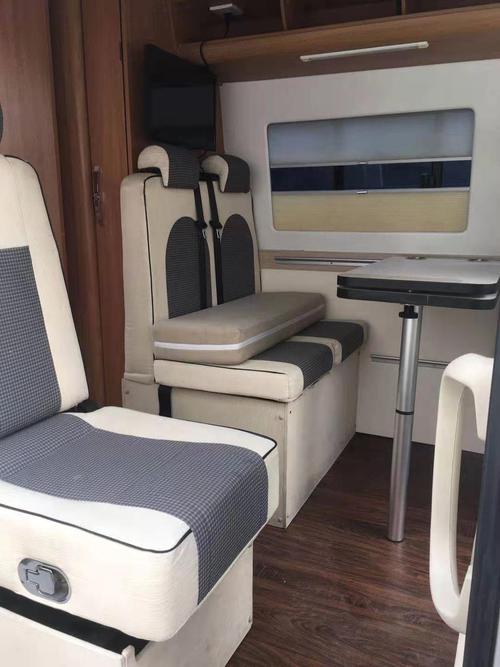 出售17年大通原厂短轴中顶b型房车出售