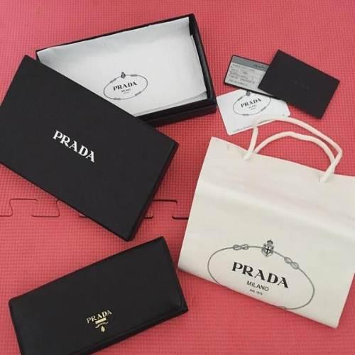 prada女士黑色钱包