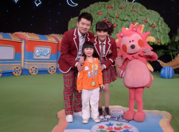 他们是国内知名的"孩子王"——红果果和绿泡泡   如今,她和搭档"绿