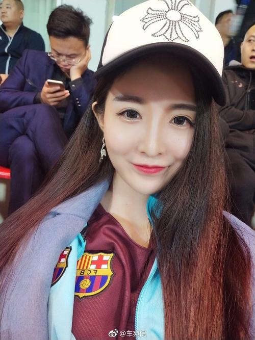 好彩频道美女大神中10倍大奶!她竟是巴萨球迷.