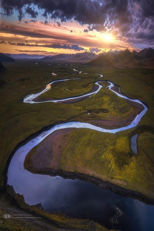 生活就像一条弯弯曲曲的小溪,不知道它会流向何方