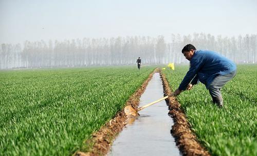 农村人,父亲下葬七天后邻居家浇地灌进水去了,塌方了该怎么办?