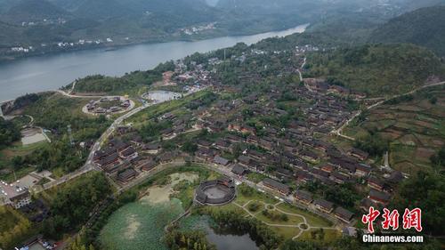 航拍贵州务川龙潭古寨