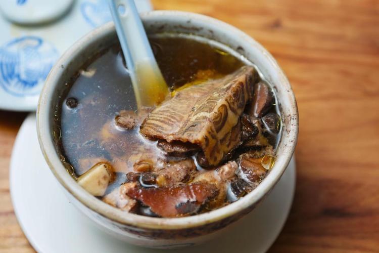 土茯苓瘦肉炖龟