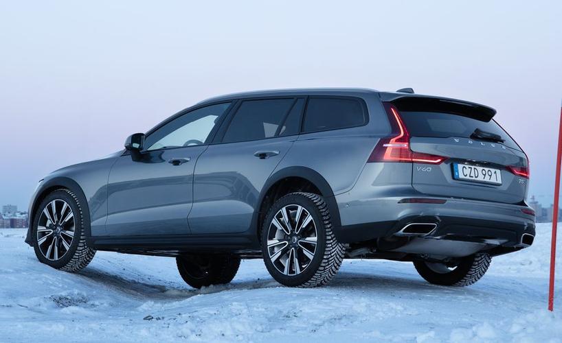 试驾2020款沃尔沃v60 cc,做跨界它一定是认真的